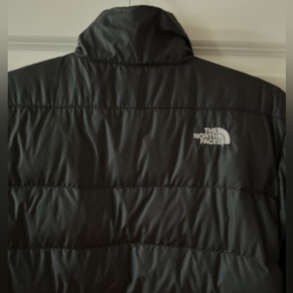 The North Face Boy’s Black 550 Down Puffer Jacket / Coat - Size XL (18-20) - Picture 4 of 7